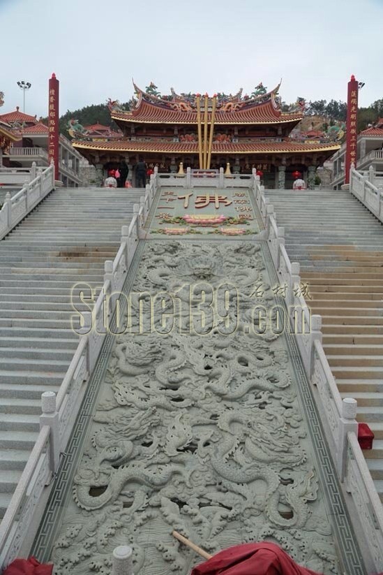 青石是寺庙浮雕建筑常用的石材