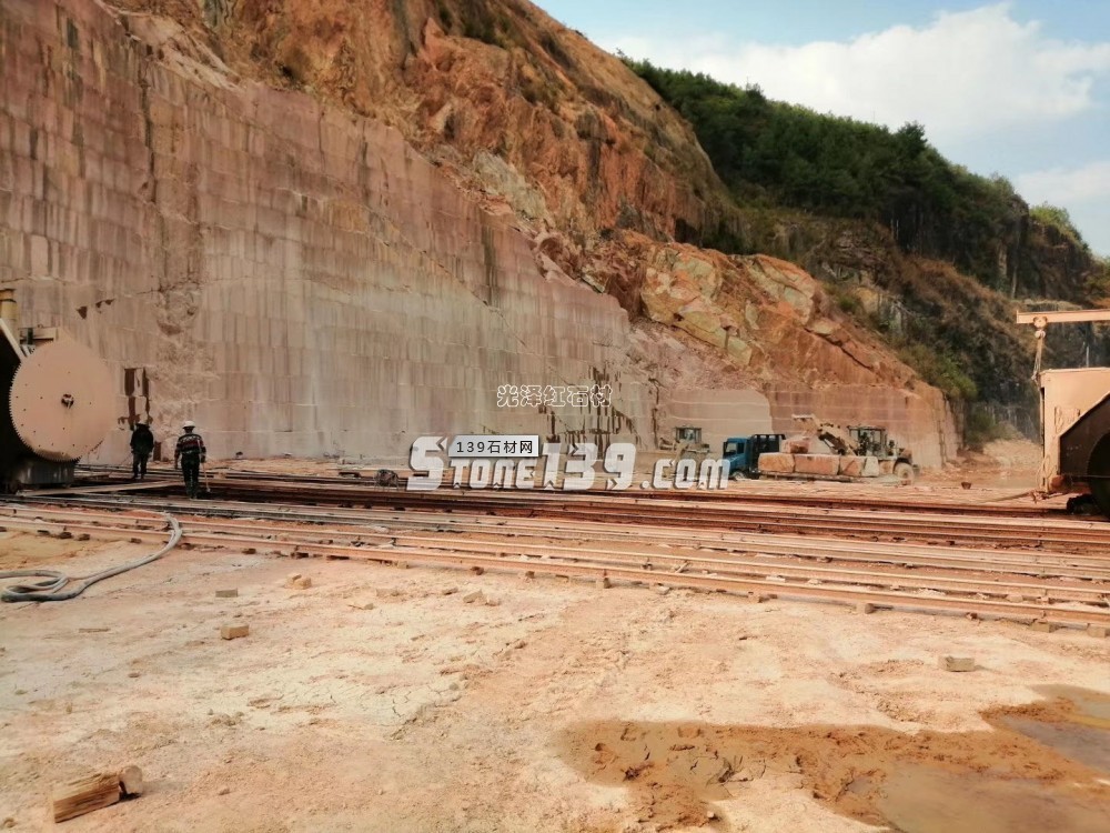 光泽红石材江西矿山开采现场