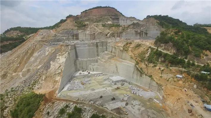 广西红色花岗岩岑溪红石材矿山的四大矿床介绍